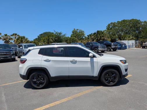 White Clearcoat 2018 Jeep Compass Latitude