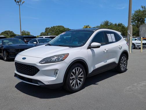 Star White Metallic Tri-Coat 2020 Ford Escape Titanium