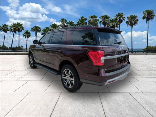 Jewel Red Metallic Tinted Clearcoat 2024 Ford Expedition XLT