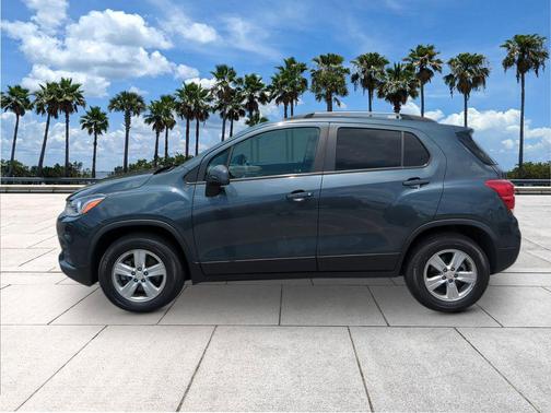 Shadow Gray Metallic 2021 Chevrolet Trax LT