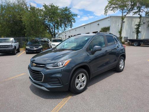 Shadow Gray Metallic 2021 Chevrolet Trax LT
