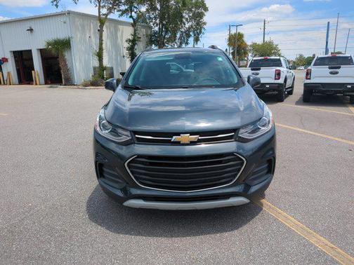 Shadow Gray Metallic 2021 Chevrolet Trax LT