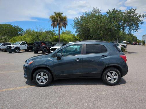 Shadow Gray Metallic 2021 Chevrolet Trax LT
