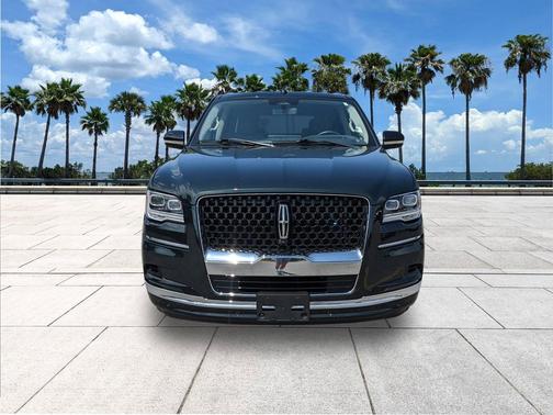 Manhattan Green Metallic Premium Colorant 2024 Lincoln Navigator Black Label