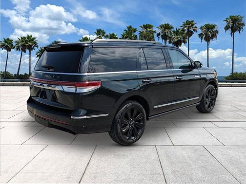 Manhattan Green Metallic Premium Colorant 2024 Lincoln Navigator Black Label