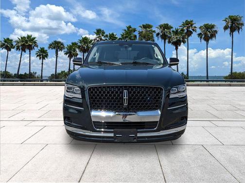 MANHATTAN GREEN MET PC 2024 Lincoln Navigator Black Label