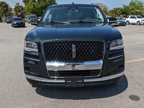 MANHATTAN GREEN MET PC 2024 Lincoln Navigator Black Label