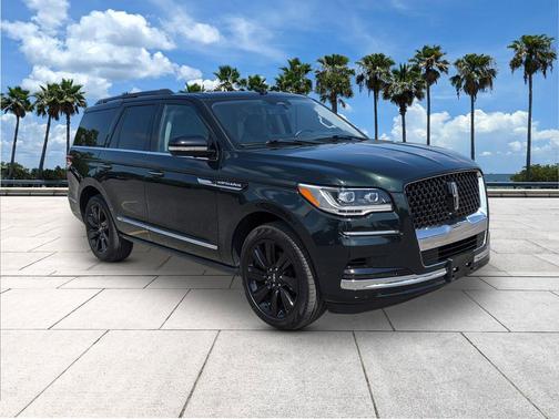 Manhattan Green Metallic Premium Colorant 2024 Lincoln Navigator Black Label