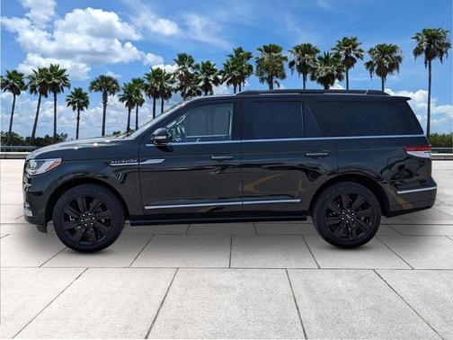Manhattan Green Metallic Premium Colorant 2024 Lincoln Navigator Black Label