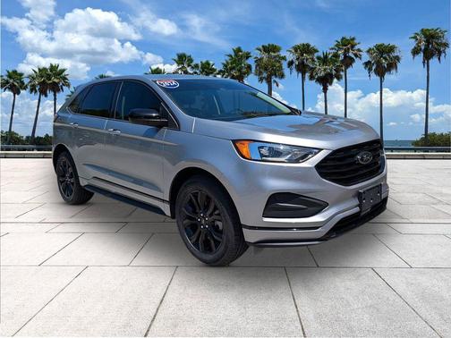 Iconic Silver Metallic 2024 Ford Edge SE