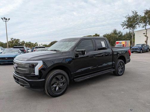 2025 Ford F-150 Lightning LARIAT