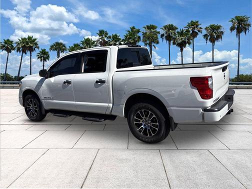 2022 Nissan Titan SV