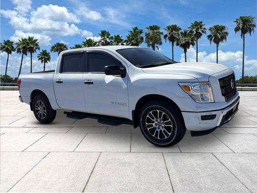 2022 Nissan Titan SV