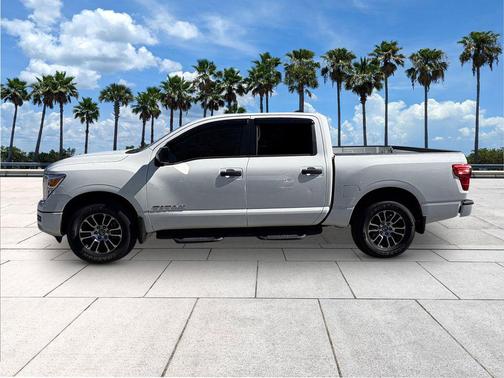 2022 Nissan Titan SV