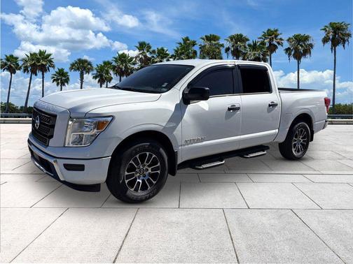 2022 Nissan Titan SV