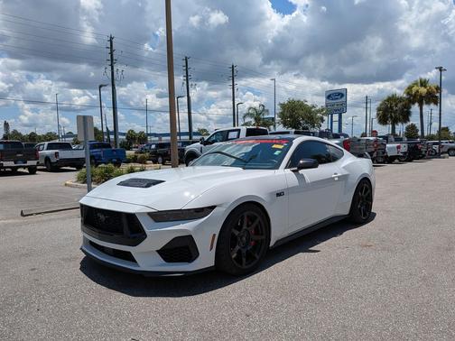 Oxford White 2024 Ford Mustang GT Premium