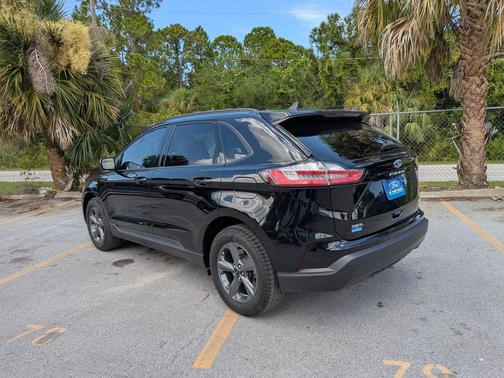 Agate Black Metallic 2024 Ford Edge SEL