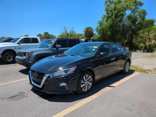 Super Black 2020 Nissan Altima S FWD