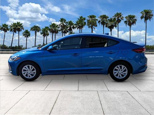 2018 Hyundai ELANTRA SE