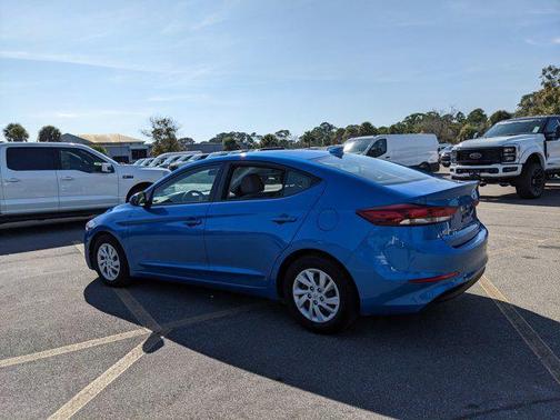 2018 Hyundai ELANTRA SE