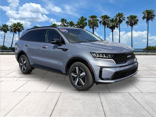 Everlasting Silver 2023 Kia Sorento S