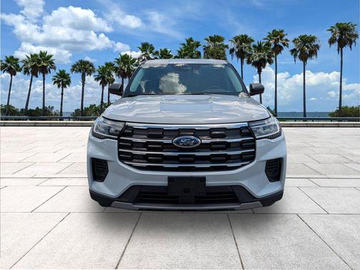 Space White Metallic 2026 Ford Explorer Active