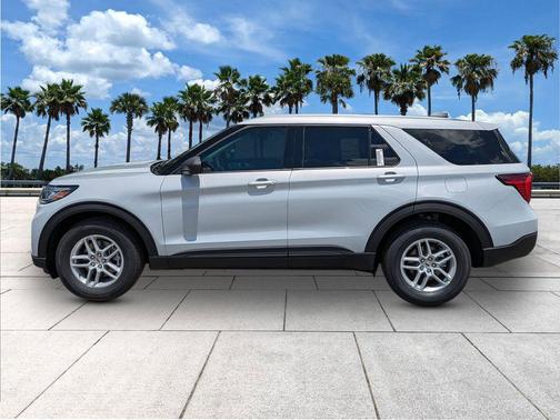 Space White Metallic 2026 Ford Explorer Active