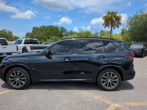 Carbon Black Metallic 2024 BMW X5 xDrive40i