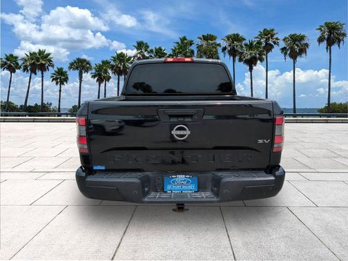 Super Black 2022 Nissan Frontier SV