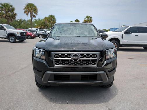 Super Black 2022 Nissan Frontier SV