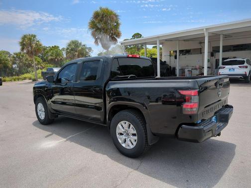 Super Black 2022 Nissan Frontier SV