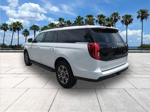 Star White Metallic Tri-Coat 2025 Ford Expedition Max Active 4x2