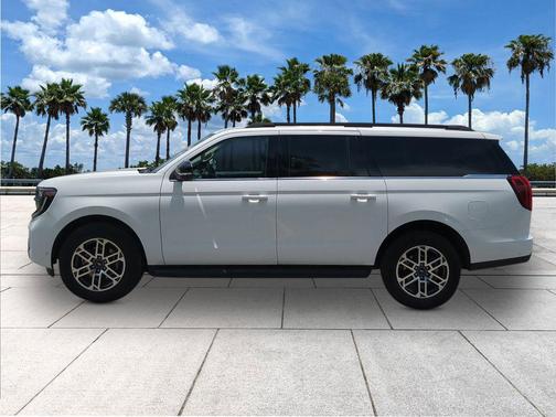 Star White Metallic Tri-Coat 2025 Ford Expedition Max Active 4x2