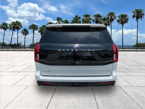 Star White Metallic Tri-Coat 2025 Ford Expedition Max Active 4x2