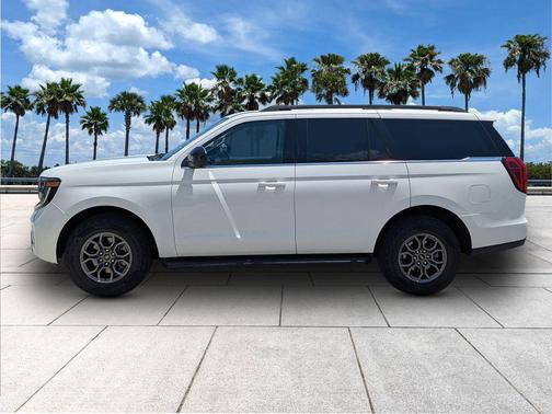White Metallic 2025 Ford Expedition Active