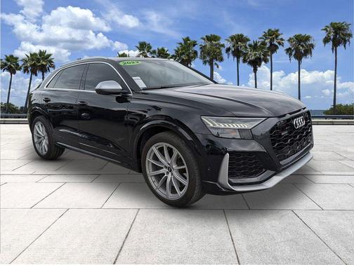 Mythos Black Metallic 2022 Audi RS Q8 4.0T