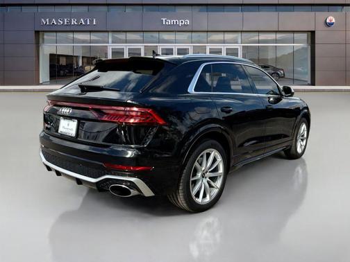 Mythos Black Metallic 2022 Audi RS Q8 4.0T