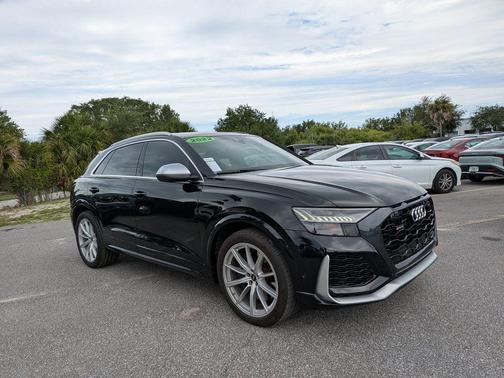 Mythos Black Metallic 2022 Audi RS Q8 4.0T
