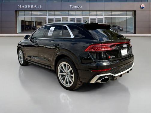 Mythos Black Metallic 2022 Audi RS Q8 4.0T
