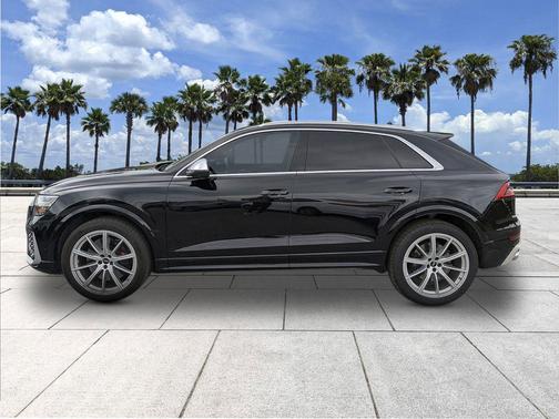 Mythos Black Metallic 2022 Audi RS Q8 4.0T