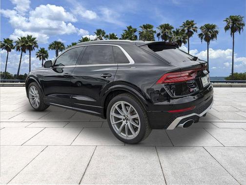 Mythos Black Metallic 2022 Audi RS Q8 4.0T
