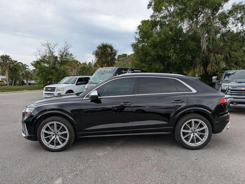 Mythos Black Metallic 2022 Audi RS Q8 4.0T
