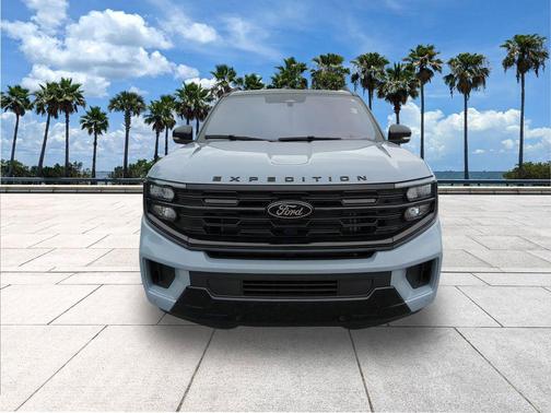 Glacier Gray Metallic TriCoat 2025 Ford Expedition Platinum