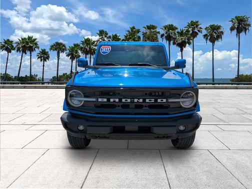 Velocity Blue Metallic 2023 Ford Bronco Outer Banks