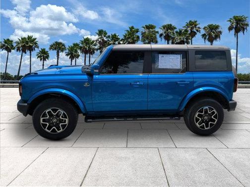 Velocity Blue Metallic 2023 Ford Bronco Outer Banks
