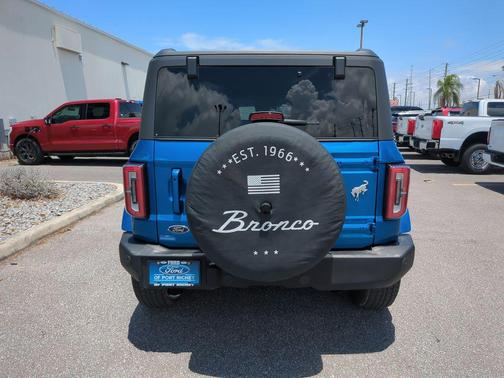 Velocity Blue Metallic 2023 Ford Bronco Outer Banks