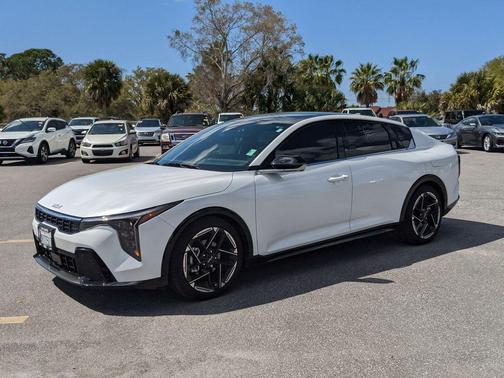 2025 Kia K4 GT-Line