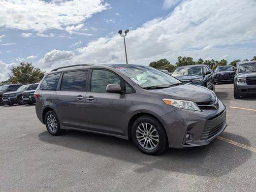 2018 Toyota Sienna XLE Premium