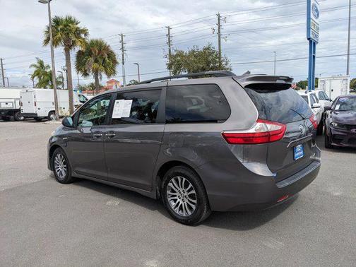 2018 Toyota Sienna XLE Premium
