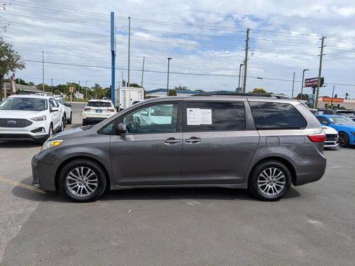 2018 Toyota Sienna XLE Premium